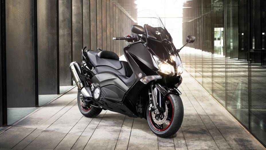 Modelo estará disponível a partir de dezembro | <a href="https://beta-develop.quatrorodas.abril.com.br/moto/noticias/tmax-destaque-yamaha-salao-duas-rodas-756402.shtml" rel="migration">Leia mais</a> Modelo estará disponível a partir de dezembro | <a href="https://beta-develop.quatrorodas.abril.com.br/moto/noticias/tmax-destaque-yamaha-salao-duas-rodas-756402.shtml" rel="migration">Leia mais</a>