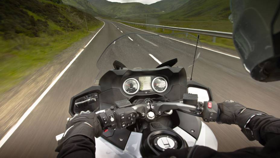Detalhe do painel | <a href="https://beta-develop.quatrorodas.abril.com.br/moto/noticias/triumph-revela-lancamentos-salao-duas-rodas-756393.shtml" rel="migration">Leia mais</a> Detalhe do painel | <a href="https://beta-develop.quatrorodas.abril.com.br/moto/noticias/triumph-revela-lancamentos-salao-duas-rodas-756393.shtml" rel="migration">Leia mais</a>