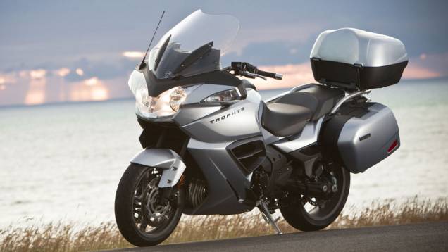 Triumph Trophy SE estará disponível no Brasil a partir de dezembro por R$ 79.900,00 | <a href="https://beta-develop.quatrorodas.abril.com.br/moto/noticias/triumph-revela-lancamentos-salao-duas-rodas-756393.shtml" rel="migration">Leia mais</a> Triumph Trophy SE estará disponível no Brasil a partir de dezembro por R$ 79.900,00 | <a href="https://beta-develop.quatrorodas.abril.com.br/moto/noticias/triumph-revela-lancamentos-salao-duas-rodas-756393.shtml" rel="migration">Leia mais</a>