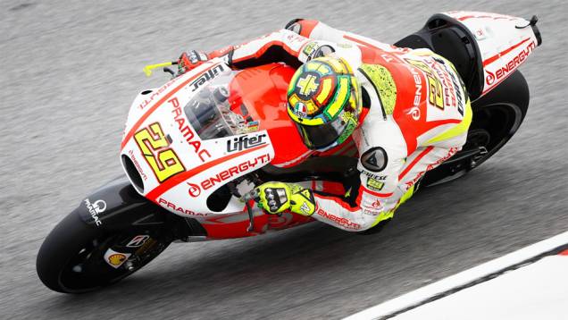 Andrea Iannone fechou a lista dos 10 mais rápidos para o GP da Malásia | <a href="https://beta-develop.quatrorodas.abril.com.br/moto/noticias/motogp-marquez-conquista-pole-malasia-756881.shtml" rel="migration">Leia mais</a> Andrea Iannone fechou a lista dos 10 mais rápidos para o GP da Malásia | <a href="https://beta-develop.quatrorodas.abril.com.br/moto/noticias/motogp-marquez-conquista-pole-malasia-756881.shtml" rel="migration">Leia mais</a>