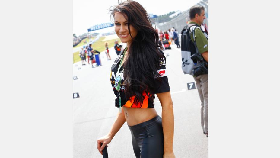 Veja as belas Garotas da MotoGP - Austrália | <a href="https://beta-develop.quatrorodas.abril.com.br/moto/noticias/motogp-lorenzo-vence-embola-campeonato-757595.shtml" rel="migration">Leia mais</a>