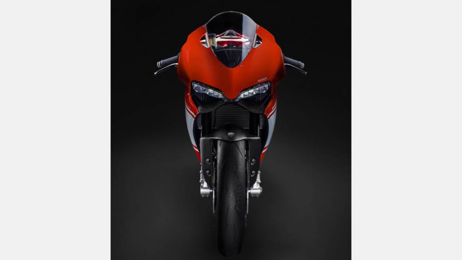 ... e um torque m&aacute;ximo de 13,66 mkgf | <a href="https://beta-develop.quatrorodas.abril.com.br/moto/noticias/ducati-revela-nova-1199-superleggera-757832.shtml" rel="migration">Leia mais</a>