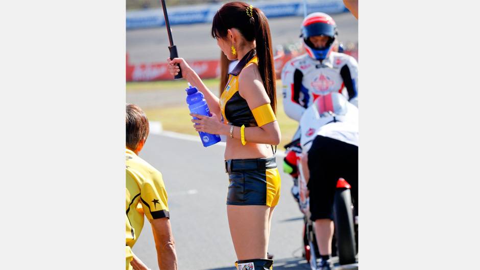 Veja as belas Garotas da MotoGP - Jap&atilde;o | <a href="https://beta-develop.quatrorodas.abril.com.br/moto/noticias/motogp-definicao-titulo-fica-ultima-prova-758422.shtml" rel="migration">Leia mais</a>