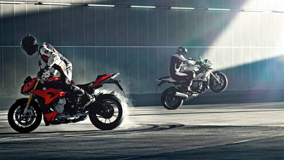 A S 1000 R entrega 160 cavalos de potência a 10.000 rpm | <a href="https://beta-develop.quatrorodas.abril.com.br/moto/noticias/bmw-lanca-naked-s-1000-r-2014-759362.shtml" rel="migration">Leia mais</a>