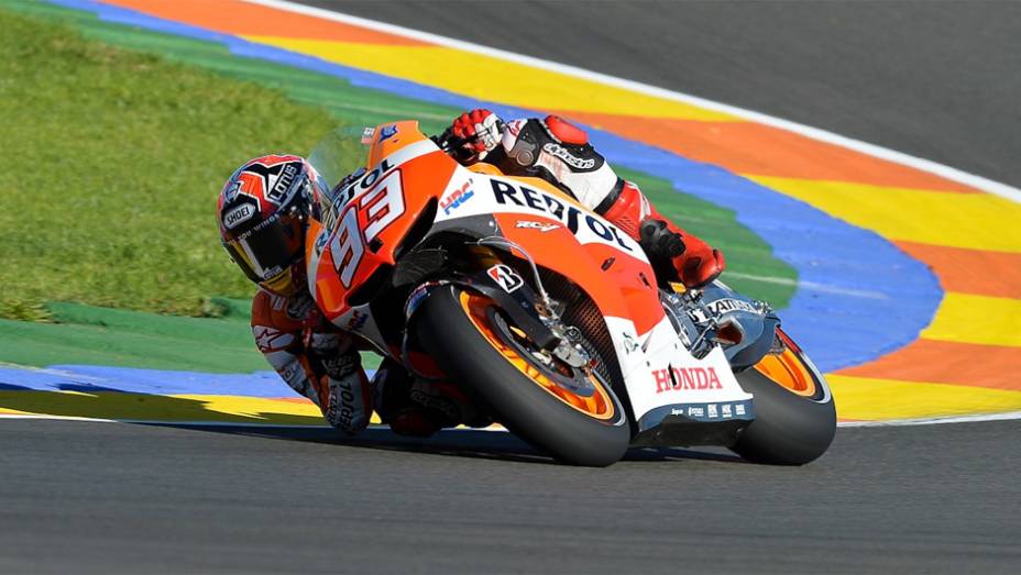 Marc Márquez conquistou sua nona pole position na temporada no GP de Valência | <a href="https://beta-develop.quatrorodas.abril.com.br/moto/noticias/motogp-marquez-largara-pole-valencia-759861.shtml" rel="migration">Leia mais</a>