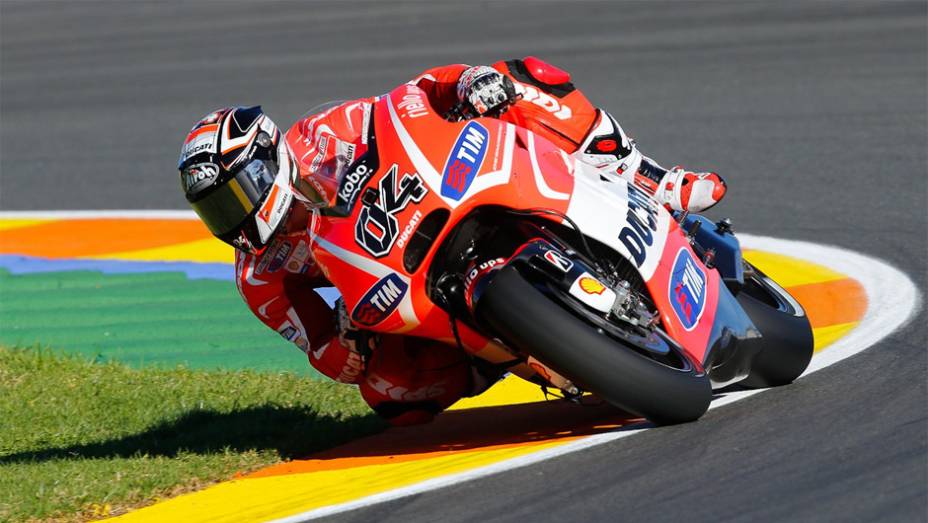 Depois das motos da Honda e da Yamaha, apareceu Dovizioso com a Ducati em nono | <a href="https://beta-develop.quatrorodas.abril.com.br/moto/noticias/motogp-marquez-largara-pole-valencia-759861.shtml" rel="migration">Leia mais</a>