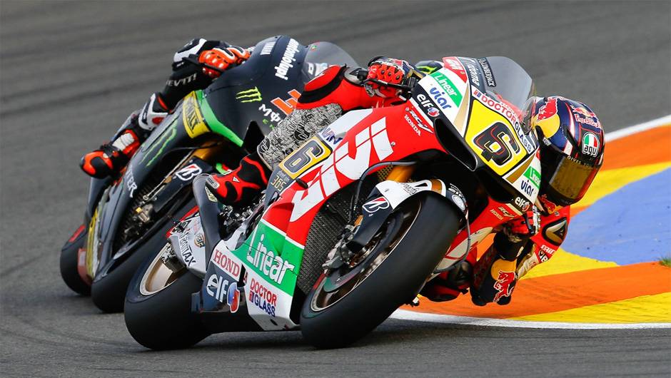 Bradl terminou a corrida em sexto lugar | <a href="https://beta-develop.quatrorodas.abril.com.br/moto/noticias/lorenzo-vence-nao-impede-titulo-marquez-759873.shtml" rel="migration"></a>