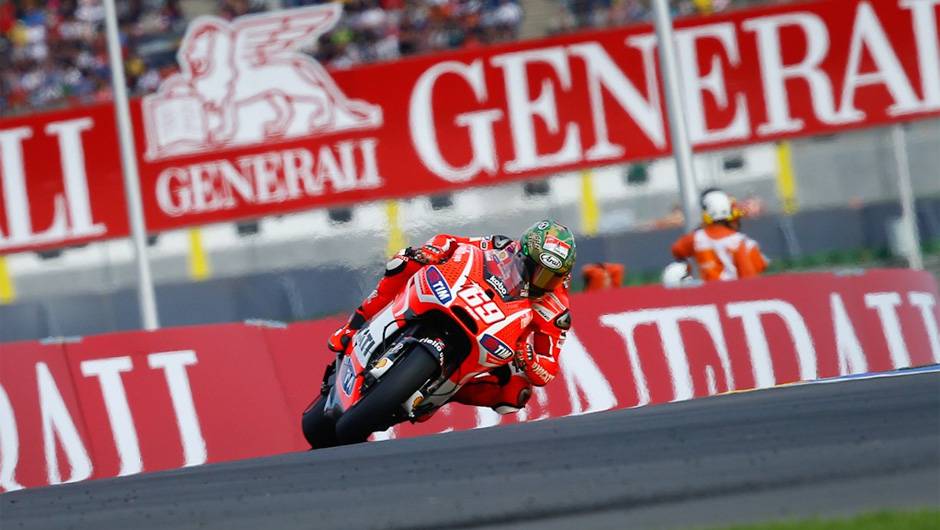 Despedindo-se da Ducati, Hayden foi o oitavo | <a href="https://beta-develop.quatrorodas.abril.com.br/moto/noticias/lorenzo-vence-nao-impede-titulo-marquez-759873.shtml" rel="migration"></a>