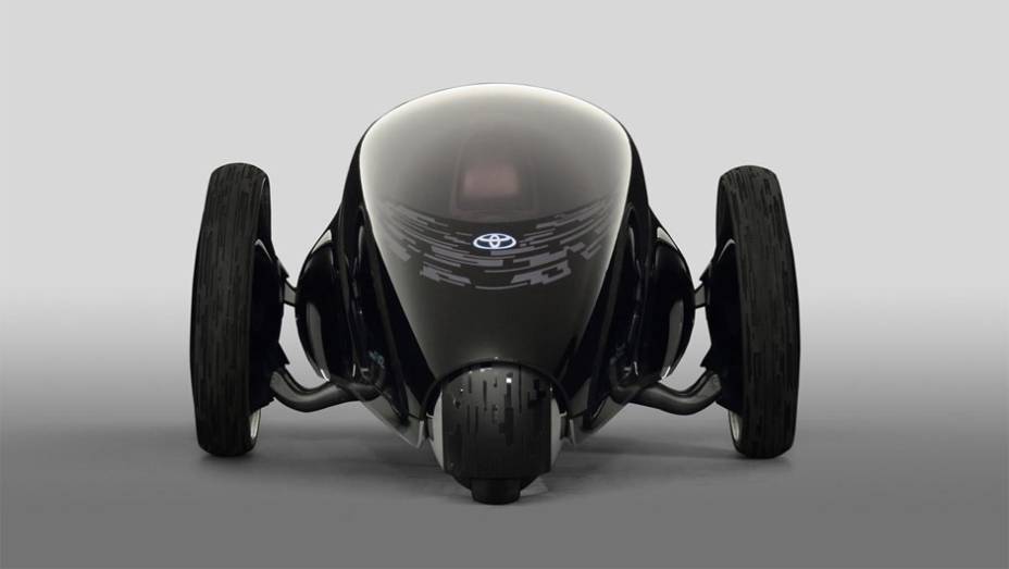 O FV2 ostenta o lema "Fun to Drive" ("Divers&atilde;o ao dirigir") | <a href="https://beta-develop.quatrorodas.abril.com.br/noticias/saloes/toquio-2013/toyota-anuncia-carros-conceito-toquio-759452.shtml" rel="migration">Leia mais</a>