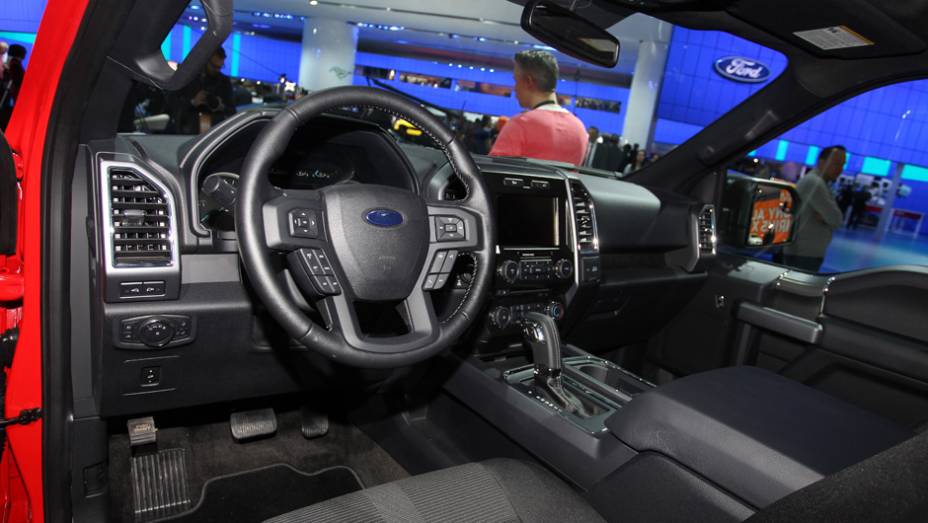 Ford F-150 | <a href="https://beta-develop.quatrorodas.abril.com.br/noticias/saloes/detroit-2014/ford-exibe-nova-f-150-769415.shtml" rel="migration">Leia mais</a>