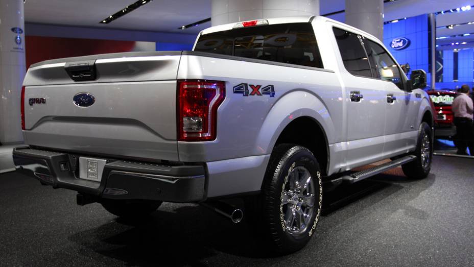 Ford F-150 | <a href="https://beta-develop.quatrorodas.abril.com.br/noticias/saloes/detroit-2014/ford-exibe-nova-f-150-769415.shtml" rel="migration">Leia mais</a> Ford F-150 | <a href="https://beta-develop.quatrorodas.abril.com.br/noticias/saloes/detroit-2014/ford-exibe-nova-f-150-769415.shtml" rel="migration">Leia mais</a>