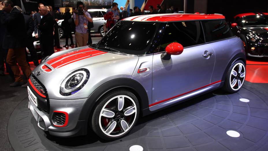 MINI JCW concept | <a href="https://beta-develop.quatrorodas.abril.com.br/noticias/saloes/detroit-2014/mini-mostra-novo-jcw-concept-763480.shtml" rel="migration">Leia mais</a>