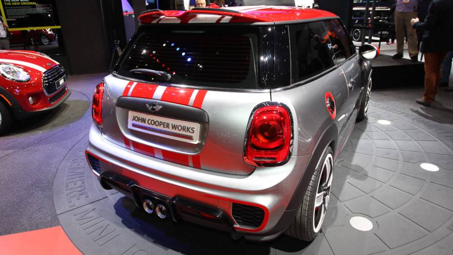 MINI JCW concept | <a href="https://beta-develop.quatrorodas.abril.com.br/noticias/saloes/detroit-2014/mini-mostra-novo-jcw-concept-763480.shtml" rel="migration">Leia mais</a>