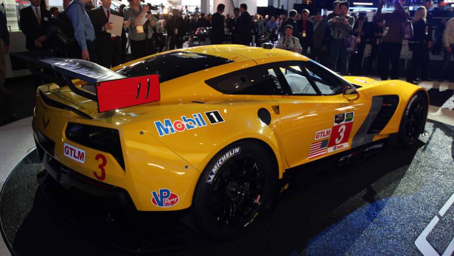 Chevrolet Corvette C7.R | <a href="https://beta-develop.quatrorodas.abril.com.br/noticias/saloes/detroit-2014/chevrolet-leva-corvette-c7-r-2014-detroit-769735.shtml" rel="migration">Leia mais</a> Chevrolet Corvette C7.R | <a href="https://beta-develop.quatrorodas.abril.com.br/noticias/saloes/detroit-2014/chevrolet-leva-corvette-c7-r-2014-detroit-769735.shtml" rel="migration">Leia mais</a>