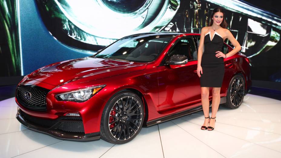 Infiniti Q50 Eau Rouge | <a href="https://beta-develop.quatrorodas.abril.com.br/noticias/saloes/detroit-2014/infiniti-leva-q50-eau-rouge-ao-salao-detroit-769539.shtml" rel="migration">Leia mais</a>