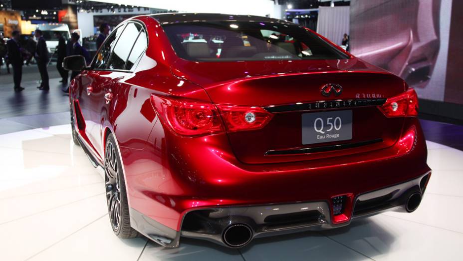 Infiniti Q50 Eau Rouge | <a href="https://beta-develop.quatrorodas.abril.com.br/noticias/saloes/detroit-2014/infiniti-leva-q50-eau-rouge-ao-salao-detroit-769539.shtml" rel="migration">Leia mais</a>