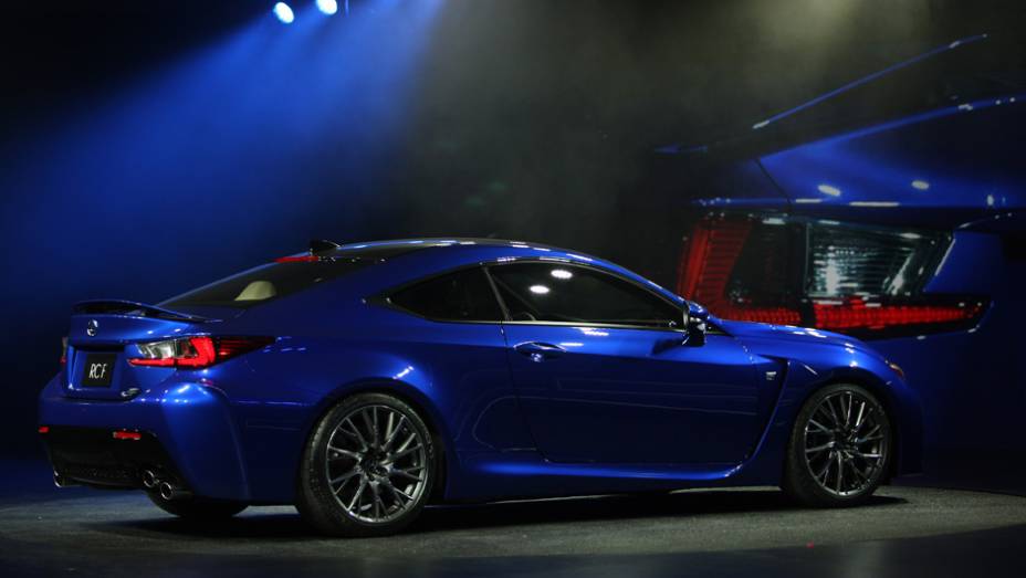 Lexus RC F | <a href="https://beta-develop.quatrorodas.abril.com.br/noticias/saloes/detroit-2014/lexus-expoe-rc-f-detroit-770421.shtml" rel="migration">Leia Mais</a>