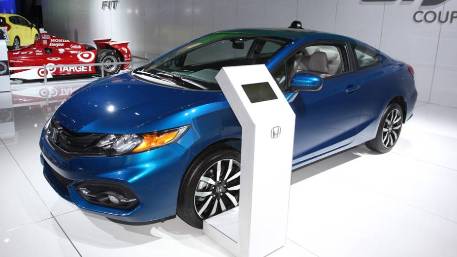 Honda Civic Coupe| <a href="https://beta-develop.quatrorodas.abril.com.br/noticias/saloes/detroit-2014" rel="migration">Tudo sobre o Sal&atilde;o de Detroit!</a>