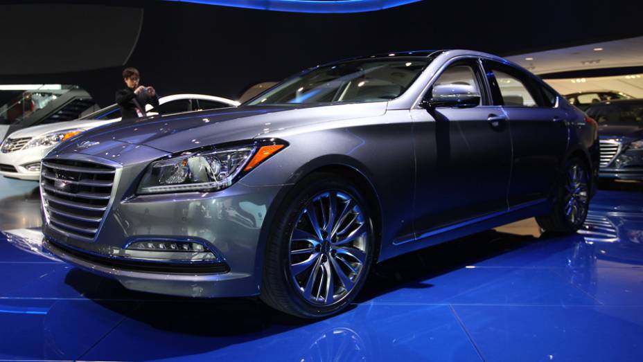 Hyundai Genesis | <a href="https://beta-develop.quatrorodas.abril.com.br/noticias/saloes/detroit-2014/hyundai-apresenta-renovado-genesis-761395.shtml" rel="migration">Leia Mais</a>