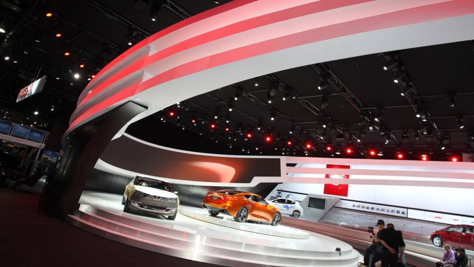 Estande da Nissan | <a href="https://beta-develop.quatrorodas.abril.com.br/noticias/saloes/detroit-2014" rel="migration">Tudo sobre o Salão de Detroit!</a> Estande da Nissan | <a href="https://beta-develop.quatrorodas.abril.com.br/noticias/saloes/detroit-2014" rel="migration">Tudo sobre o Salão de Detroit!</a>