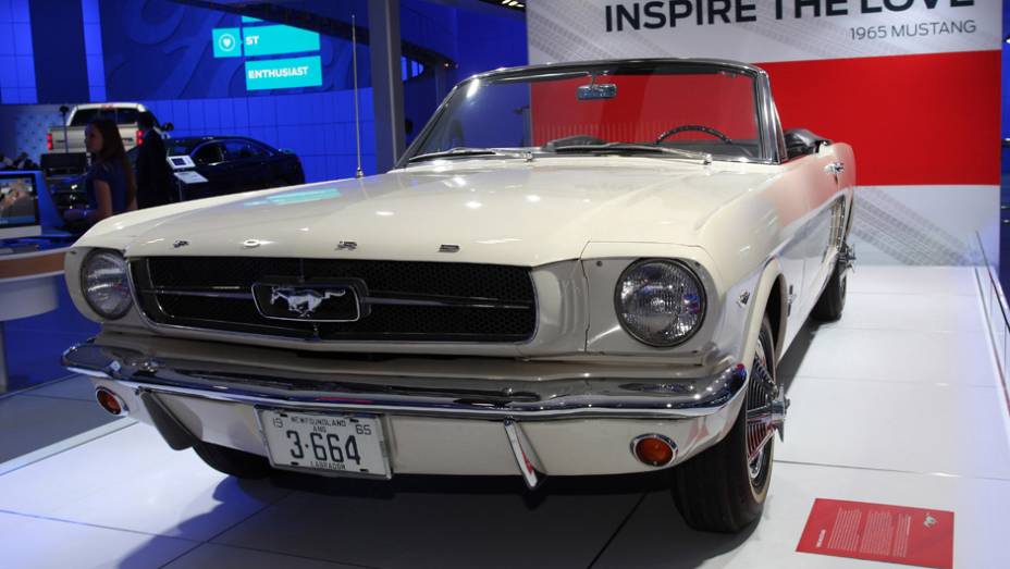 Ford Mustang 1965 | <a href="https://beta-develop.quatrorodas.abril.com.br/noticias/saloes/detroit-2014" rel="migration">Tudo sobre o Sal&atilde;o de Detroit!</a>