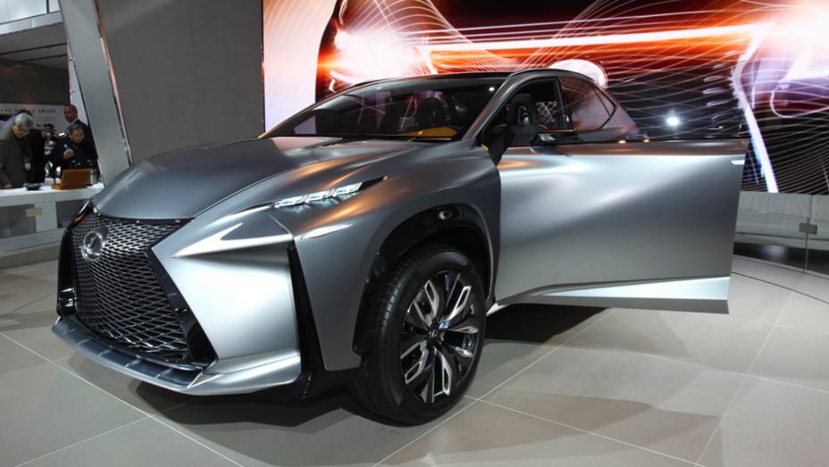 Lexus LF-NX | <a href="https://beta-develop.quatrorodas.abril.com.br/noticias/saloes/detroit-2014" rel="migration">Tudo sobre o Sal&atilde;o de Detroit!</a>
