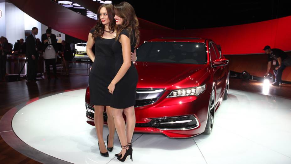 As garotas do Sal&atilde;o de Detroit 2014! | <a href="https://beta-develop.quatrorodas.abril.com.br/noticias/saloes/detroit-2014" rel="migration">Tudo sobre o Sal&atilde;o!</a>