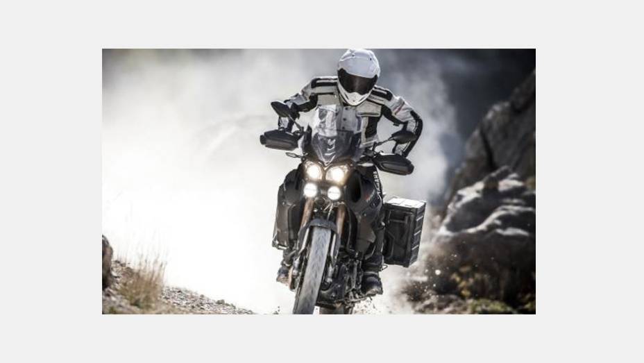 Setas em LED tamb&eacute;m foram adicionadas, assim como um novo guid&atilde;o e alum&iacute;nio | <a href="https://beta-develop.quatrorodas.abril.com.br/moto/noticias/nova-yamaha-super-tenere-es-surge-canada-771544.shtml" rel="migration">Leia mais</a>