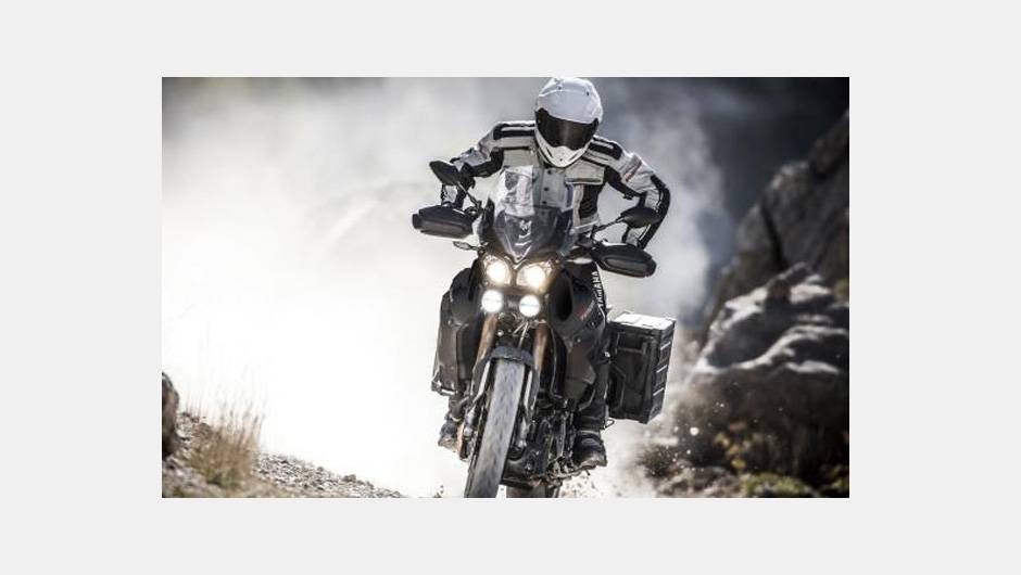 Setas em LED tamb&eacute;m foram adicionadas, assim como um novo guid&atilde;o e alum&iacute;nio | <a href="https://beta-develop.quatrorodas.abril.com.br/moto/noticias/nova-yamaha-super-tenere-es-surge-canada-771544.shtml" rel="migration">Leia mais</a>