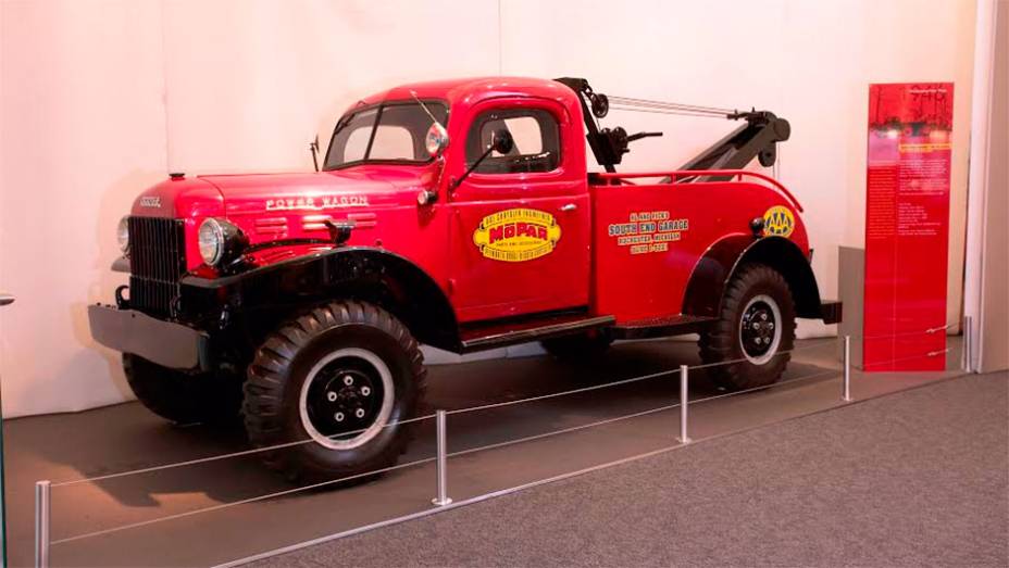 Power Wagon (1946) - Baseado num utilitário militar da Segunda Guerra, quase um caminhão leve, introduziu a tração integral no segmento das picapes para uso civil Power Wagon (1946) - Baseado num utilitário militar da Segunda Guerra, quase um caminhão leve, introduziu a tração integral no segmento das picapes para uso civil