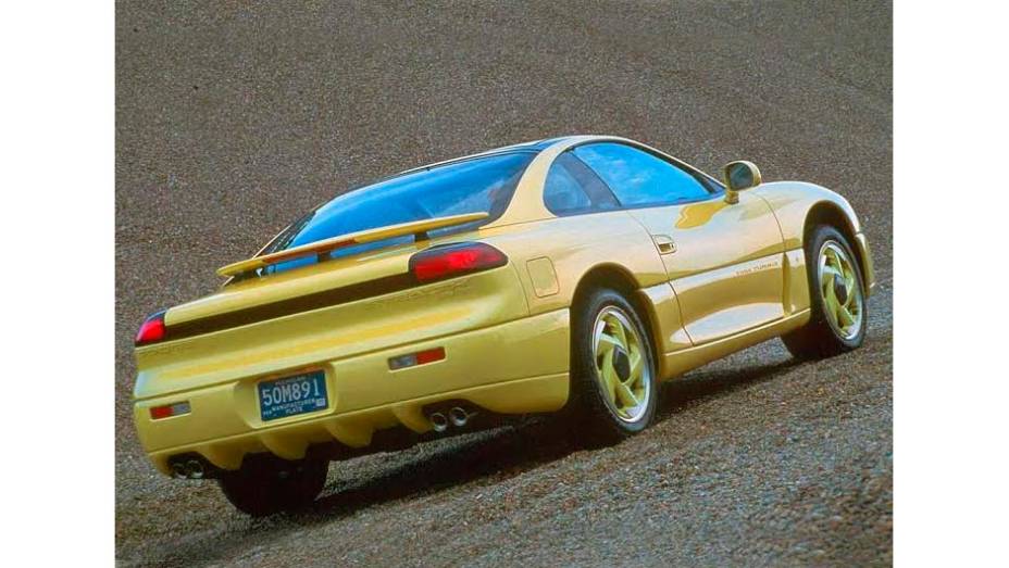 Stealth (1991) - Design Dodge em projeto da Mitsubishi, de que a Chrysler tinha 20% das ações. Com um V6 biturbo, tração e direção nas quatro rodas, esbanjava tecnologia Stealth (1991) - Design Dodge em projeto da Mitsubishi, de que a Chrysler tinha 20% das ações. Com um V6 biturbo, tração e direção nas quatro rodas, esbanjava tecnologia