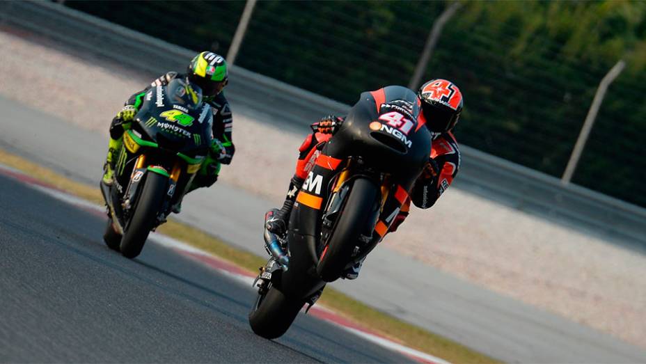 Pol Espargaró (44), irmão de Aleix (41), foi o nono | <a href="https://beta-develop.quatrorodas.abril.com.br/moto/noticias/motogp-marc-marquez-insuperavel-malasia-772574.shtml" rel="migration">Leia mais</a>