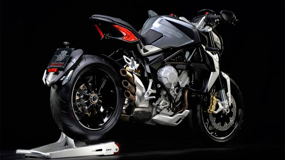 Modelo custar&aacute; 13 490 euros na It&aacute;lia | <a href="https://beta-develop.quatrorodas.abril.com.br/moto/noticias/mv-agusta-lanca-brutale-800-dragster-773077.shtml" rel="migration">Leia mais</a>