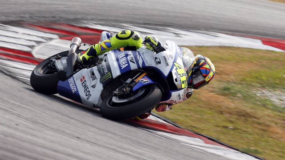 Valentino Rossi foi o primeiro, com 1:59.999... | <a href="https://beta-develop.quatrorodas.abril.com.br/moto/noticias/motogp-rossi-pedrosa-sao-mais-rapidos-sepang-775026.shtml" rel="migration">Leia mais</a>