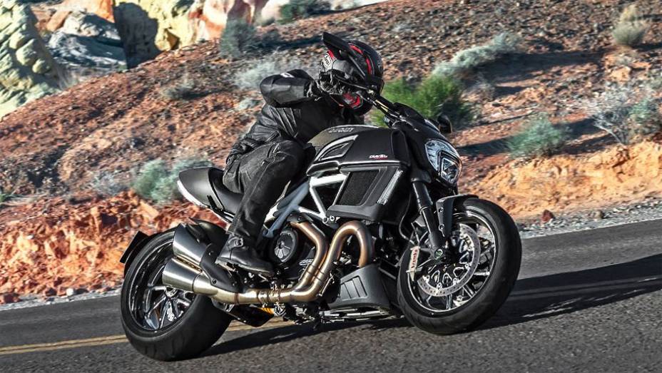 Ducati apresenta Diavel reestilizada | <a href="https://beta-develop.quatrorodas.abril.com.br/moto/noticias/ducati-apresenta-diavel-reestilizada-775578.shtml" rel="migration">Leia mais</a>