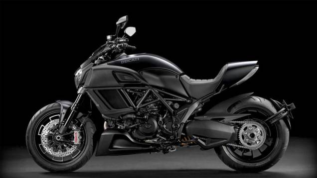 A Ducati Diavel 2014 conta com garfo Marzocchi de 50 mm, freios a disco com pinças Brembo monobloco e ABS Bosch 9MP como itens padrão | <a href="https://beta-develop.quatrorodas.abril.com.br/moto/noticias/ducati-apresenta-diavel-reestilizada-775578.shtml" rel="migration">Leia mais</a> A Ducati Diavel 2014 conta com garfo Marzocchi de 50 mm, freios a disco com pinças Brembo monobloco e ABS Bosch 9MP como itens padrão | <a href="https://beta-develop.quatrorodas.abril.com.br/moto/noticias/ducati-apresenta-diavel-reestilizada-775578.shtml" rel="migration">Leia mais</a>