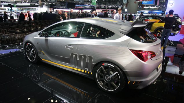 Opel Astra OPC Extreme | <a href="https://beta-develop.quatrorodas.abril.com.br/noticias/saloes/genebra-2014/opel-mostra-astra-opc-extreme-detalhes-774644.shtml" rel="migration">Leia mais</a>| <a href="https://beta-develop.quatrorodas.abril.com.br/galerias/saloes/genebra/2014/direto-genebra-parte-1-" rel="migration"></a> Opel Astra OPC Extreme | <a href="https://beta-develop.quatrorodas.abril.com.br/noticias/saloes/genebra-2014/opel-mostra-astra-opc-extreme-detalhes-774644.shtml" rel="migration">Leia mais</a>| <a href="https://beta-develop.quatrorodas.abril.com.br/galerias/saloes/genebra/2014/direto-genebra-parte-1-" rel="migration"></a>