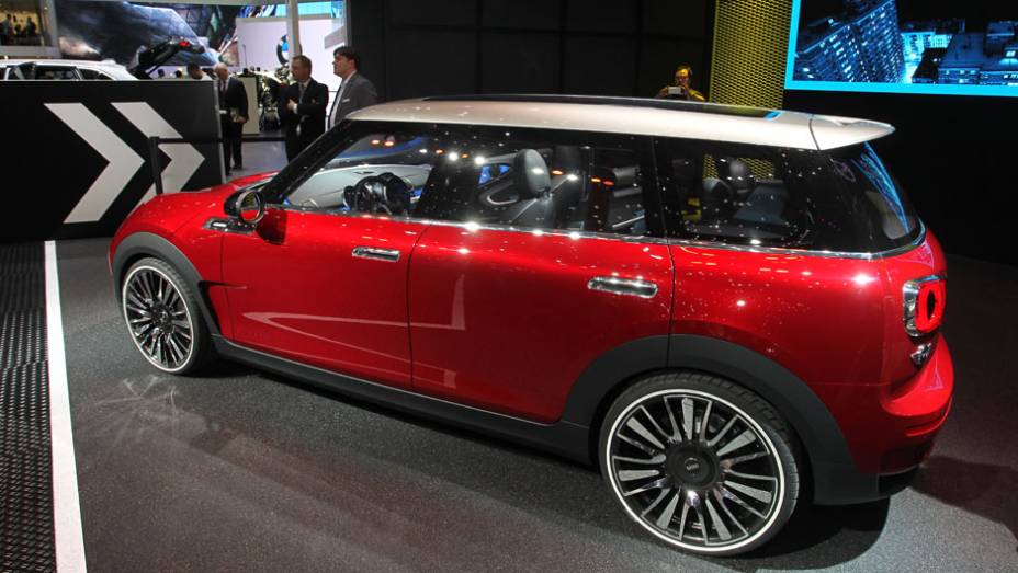 MINI Clubman Concept | <a href="https://beta-develop.quatrorodas.abril.com.br/noticias/saloes/genebra-2014/mini-revela-clubman-concept-774612.shtml" rel="migration">Leia mais</a>| <a href="https://beta-develop.quatrorodas.abril.com.br/galerias/saloes/genebra/2014/direto-genebra-parte-1-775644.shtml" rel="migration"></a>