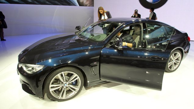BMW S&eacute;rie 4 Gran Coup&egrave; | <a href="https://beta-develop.quatrorodas.abril.com.br/noticias/saloes/genebra-2014/imagens-oficiais-bmw-serie-4-gran-coupe-sao-reveladas-772176.shtml" rel="migration">Leia mais</a>| <a href="https://beta-develop.quatrorodas.abril.com.br/galerias/saloes/genebra/2014/direto-g" rel="migration"></a>