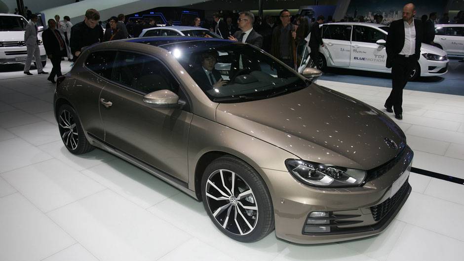 Volkswagen Scirocco | <a href="https://beta-develop.quatrorodas.abril.com.br/noticias/saloes/genebra-2014/volkswagen-mostra-facelift-scirocco-773695.shtml" rel="migration">Leia mais</a>| <a href="https://beta-develop.quatrorodas.abril.com.br/galerias/saloes/genebra/2014/direto-genebra-parte-1-775644" rel="migration"></a>