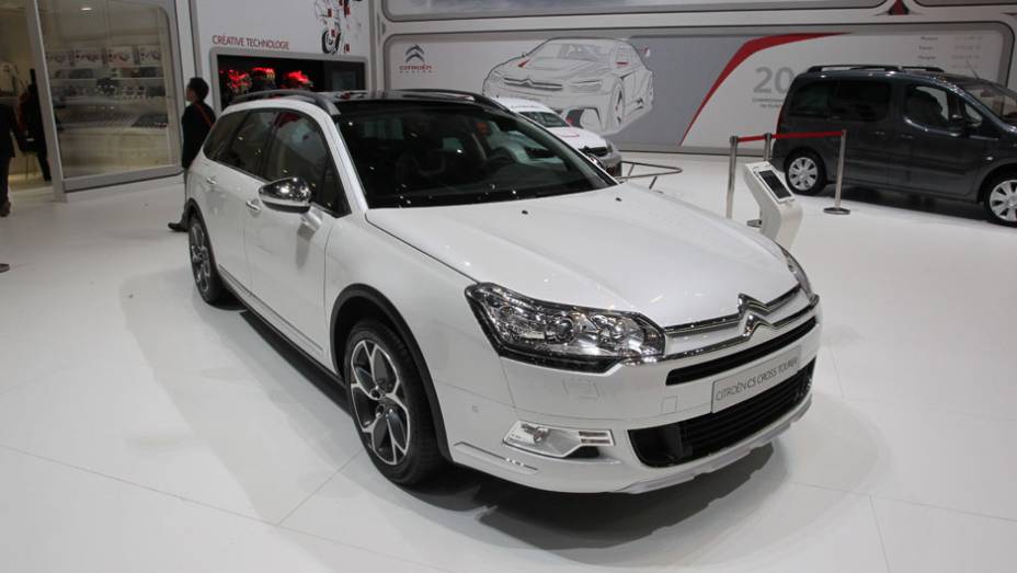 Citroën C5 Cross Tourer | <a href="https://beta-develop.quatrorodas.abril.com.br/noticias/saloes/genebra-2014/citroen-apresenta-c5-crosstourer-773771.shtml" rel="migration">Leia mais</a>| <a href="https://beta-develop.quatrorodas.abril.com.br/galerias/saloes/genebra/2014/direto-genebra-parte-1-77564" rel="migration"></a>