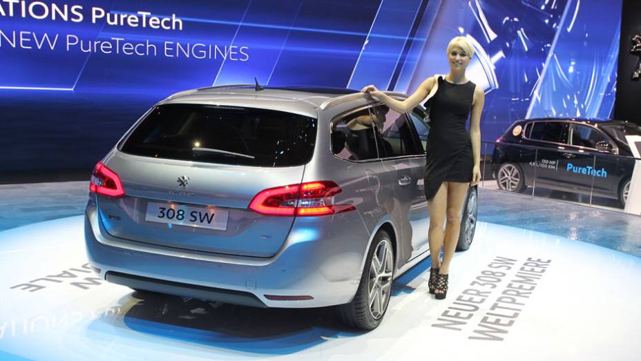 Veja as belas Garotas do <a href="https://beta-develop.quatrorodas.abril.com.br/noticias/saloes/genebra-2014/" rel="migration">Sal&atilde;o de Genebra 2014</a>