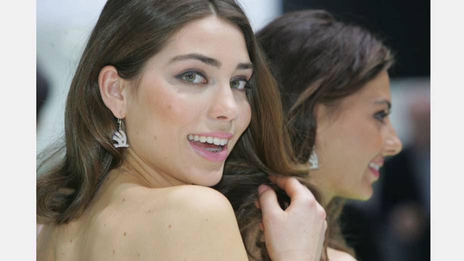 Veja as belas Garotas do <a href="https://beta-develop.quatrorodas.abril.com.br/noticias/saloes/genebra-2014/" rel="migration">Sal&atilde;o de Genebra 2014</a>