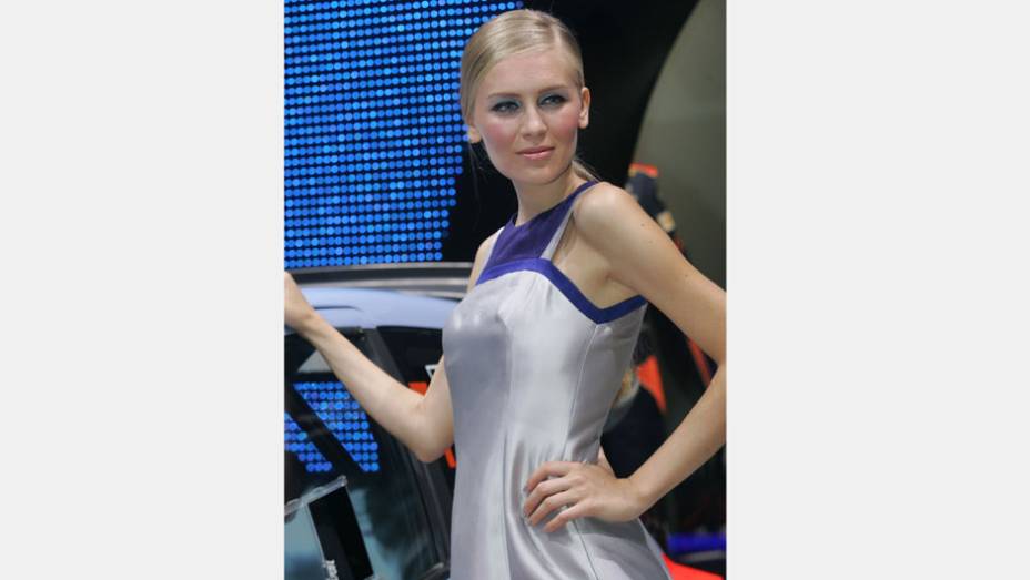 Veja as belas Garotas do <a href="https://beta-develop.quatrorodas.abril.com.br/noticias/saloes/genebra-2014/" rel="migration">Sal&atilde;o de Genebra 2014</a>