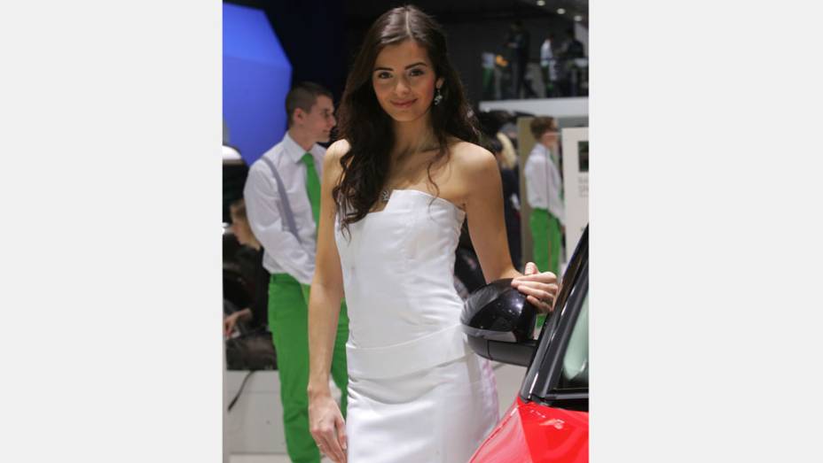 Veja as belas Garotas do <a href="https://beta-develop.quatrorodas.abril.com.br/noticias/saloes/genebra-2014/" rel="migration">Sal&atilde;o de Genebra 2014</a>