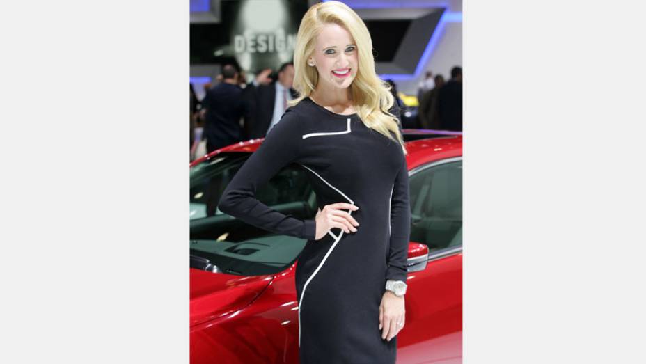 Veja as belas Garotas do <a href="https://beta-develop.quatrorodas.abril.com.br/noticias/saloes/genebra-2014/" rel="migration">Sal&atilde;o de Genebra 2014</a>
