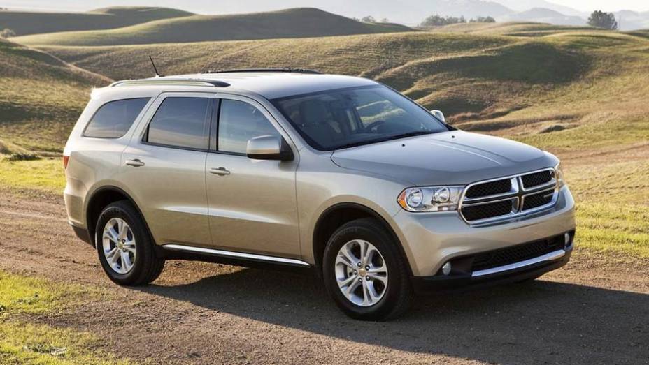 Com espa&ccedil;o de sobra para sete pessoas, o SUV &eacute; o segundo modelo da Dodge no Brasil | <a href="https://beta-develop.quatrorodas.abril.com.br/carros/lancamentos//dodge-durango-736268.shtml" rel="migration">Leia mais</a>