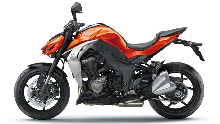 A motocicleta passou por grandes mudan&ccedil;as e ficou com um visual muito mais agressivo, destacado pelo novo conjunto &oacute;ptico "mascarado" | <a href="https://beta-develop.quatrorodas.abril.com.br/moto/noticias/kawasaki-lanca-z1000-2015-brasil-778522.shtml" rel="migration">Leia mais</a>
