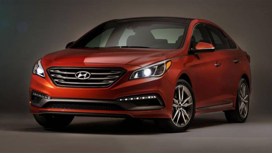 Hyundai revela Sonata 2015 em Nova York | <a href="https://beta-develop.quatrorodas.abril.com.br/noticias/saloes/new-york-2014/hyundai-revela-sonata-2015-nova-york-779988.shtml" rel="migration">Leia mais</a>