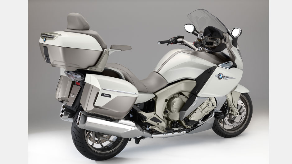 Modelo chega ao Brasil custando R$ 124.500,00 | <a href="https://beta-develop.quatrorodas.abril.com.br/moto/noticias/bmw-apresenta-nova-k-1600-gtl-exclusive-781765.shtml" rel="migration">Leia mais</a>